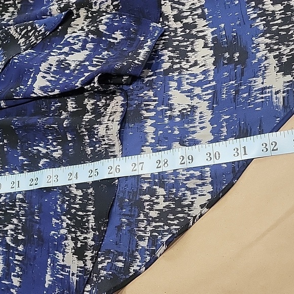 BCBGMaxAzria Size XS Orient Blue "Edythe" Blouse, Gently Used Condition - Picture 10 of 15